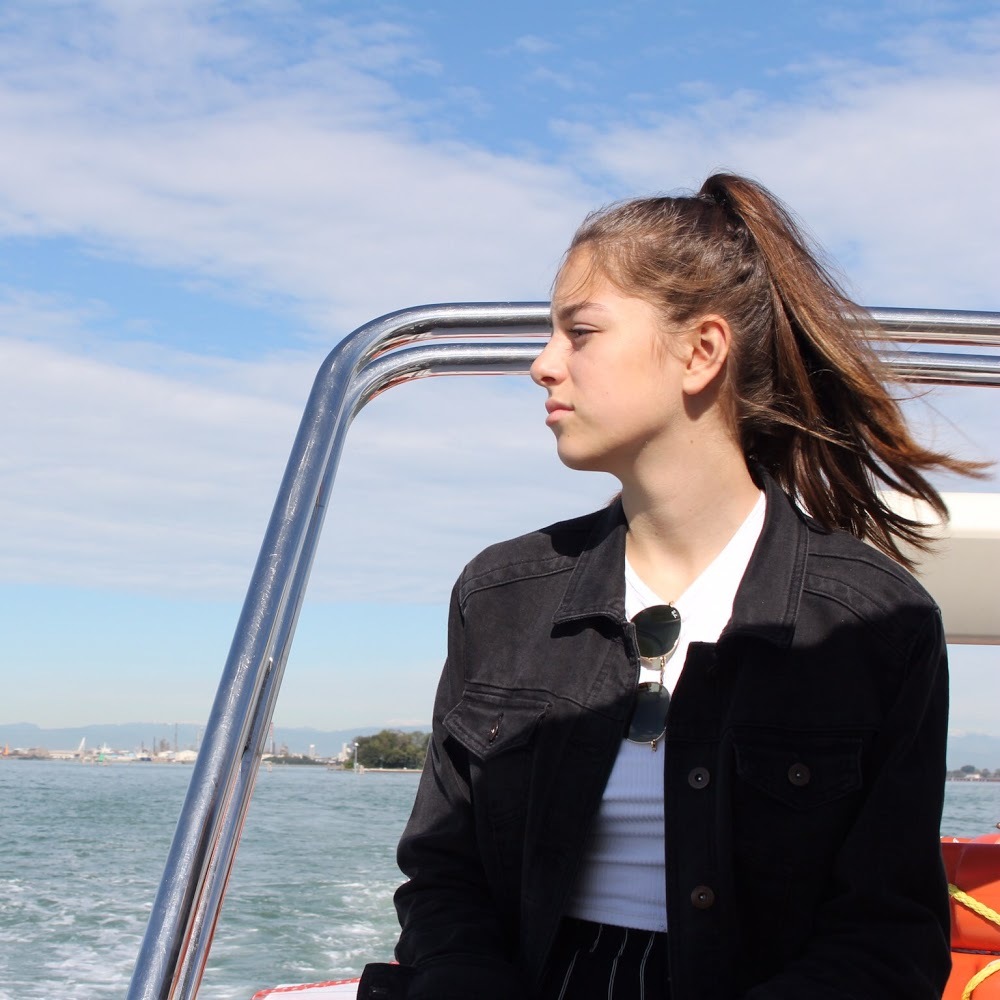 Meet your Posher, Mia